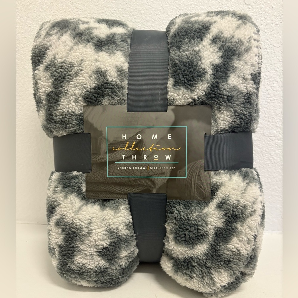 Home Collection Sherpa Throw